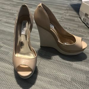 Nude Jennifer Lopez wedges size 6.5